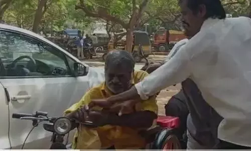 Kavali: పెట్రోల్ పోసుకుని దివ్యాంగుడు ఆత్మహత్యాయత్నం (Video)