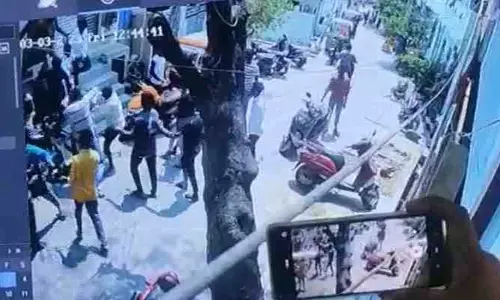Gang War: బెజవాడలో బ్లేడ్ బ్యాచ్‌ కలకలం.... నెత్తురోడేలా దాడులు