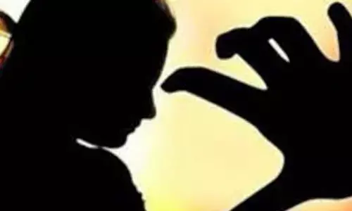 తిమ్మాజిపేటలో దారుణం: ఆ కోరిక తీర్చలేదని మహిళ గొంతు కోసిన కామాంధుడు..!