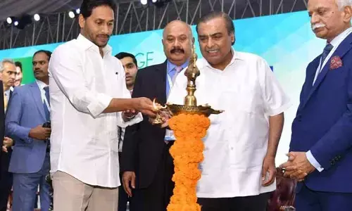 గ్లోబల్ ఇన్వెస్టర్స్ సమ్మిట్‌లో భారీ పెట్టుబడులు ప్రకటించిన అంబానీ, అదానీ!
