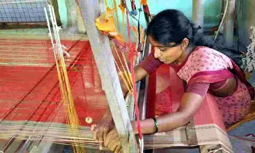 నేతన్నలకు కరువైన రాజకీయ బలం
