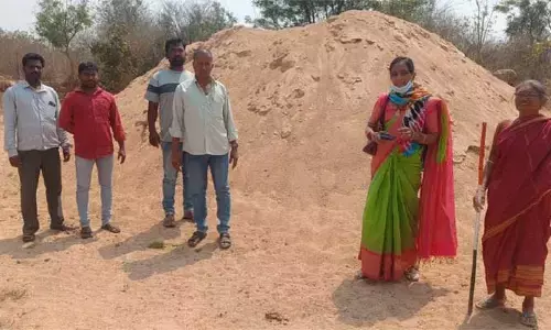 అక్రమ ఇసుక ఫిల్టర్స్ పై రెవెన్యూ అధికారుల ఉక్కు పాదం..
