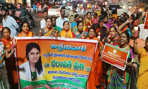 ప్రీతిది హత్యా? ఆత్మహత్యా తేల్చాలి..  బీజేపీ నేతల డిమాండ్