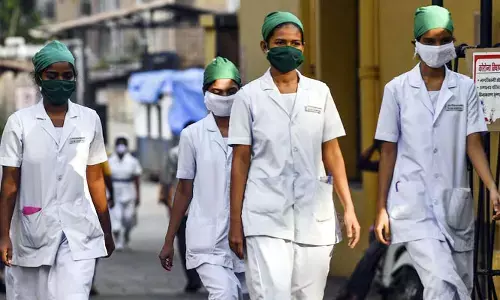 Staff Nurseల ఇష్టారాజ్యం.. ప్రశ్నించిన అధికారులపై లైంగిక దాడి కేసులు..?
