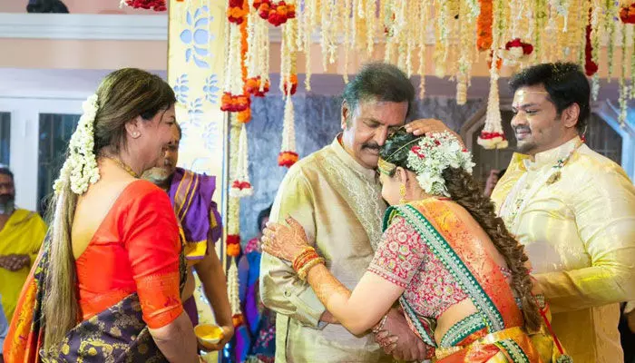 మోహన్ బాబు చేతుల మీదిగా మనోజ్, మౌనికల పెళ్లి.. వైరల్ అవుతోన్న ఫొటోస్ | Manchu Manoj and Maunika's wedding photos are viral