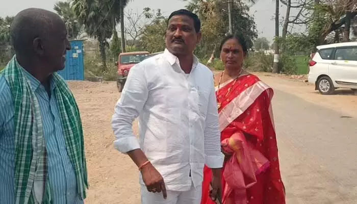 ఎమ్మెల్యే రసమయి ఎదుట బయటపడ్డ వర్గ పోరు ఎమ్మెల్యే రసమయి ఎదుట బయటపడ్డ వర్గ పోరు