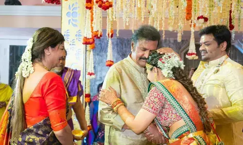 మోహన్ బాబు చేతుల మీదిగా మనోజ్, మౌనికల పెళ్లి.. వైరల్ అవుతోన్న ఫొటోస్