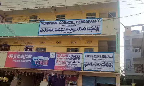 కూలగొట్టిండ్రు.. కట్టడం మరిచిండ్రు.