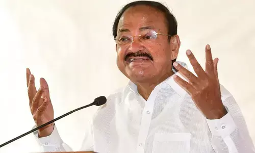 రాజకీయాలంటేనే ప్రజలు అసహ్యించుకుంటున్నారు: వెంకయ్య నాయుడు కీలక వ్యాఖ్యలు