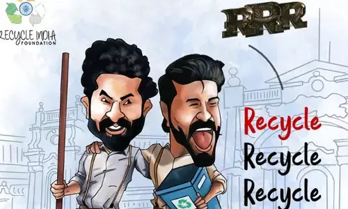 RRR: చేతిలో చీపురు, చెత్తబుట్టతో తారక్, చరణ్!