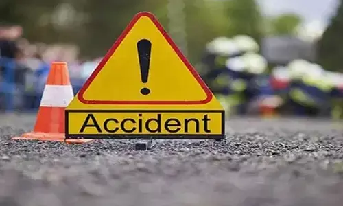 బైక్‌ను ఢీ కొట్టిన టిప్పర్.. ఇద్దరు స్పాట్ డెడ్