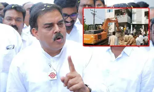 జగన్ కోసం ఇళ్లు కూల్చేస్తారా?.. Janasena తీవ్ర ఆగ్రహం