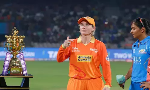 WPL 2023: టాస్ గెలిచి బౌలింగ్ ఎంచుకున్న గుజరాత్
