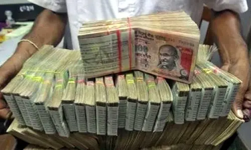 Breaking: విశాఖ గ్రాడ్యుయేట్ ఎమ్మెల్సీ ఎన్నికల్లో విచ్చలవిడిగా ధన ప్రవాహం