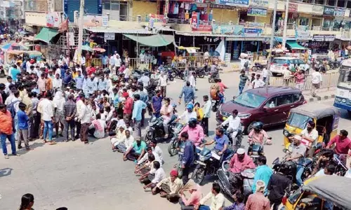 రైతులను నిండా ముంచుతున్న కమిషన్ ఏజెంట్లు..