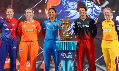 WPL ట్రోఫీని ఆవిష్కరించిన కెప్టెన్లు (వీడియో)