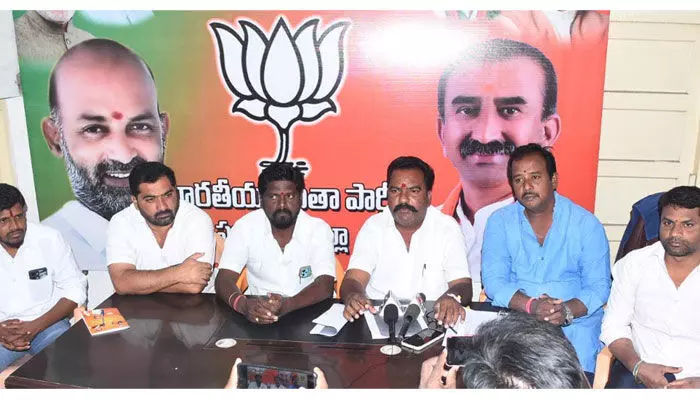 సంగారెడ్డి మున్సిపాలిటీలో అవినీతిపై విచారణ చేపట్టాలి : బీజేపీ నాయకులు డిమాండ్ సంగారెడ్డి మున్సిపాలిటీలో అవినీతిపై విచారణ చేపట్టాలి : బీజేపీ నాయకులు డిమాండ్