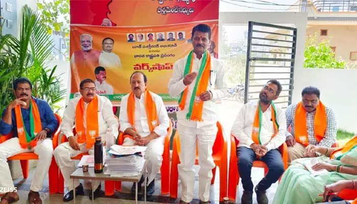 రాష్ట్ర అధ్యక్షులు బండి సంజయ్ అందుకే పాదయాత్ర చేస్తుండ్రు.. రాష్ట్ర అధ్యక్షులు బండి సంజయ్ అందుకే పాదయాత్ర చేస్తుండ్రు..