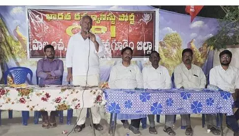 కొత్తగూడెం నియోజకవర్గానికి వచ్చే టూరిస్ట్ నేతలతో జాగ్రత్తగా ఉండాలి : సాంబశివరావు కొత్తగూడెం నియోజకవర్గానికి వచ్చే టూరిస్ట్ నేతలతో జాగ్రత్తగా ఉండాలి : సాంబశివరావు