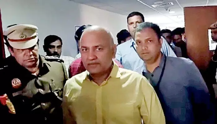 ఆయనను మానసికంగా వేధిస్తున్నది.. సీబీఐ సంస్థపై ఆప్ సంచలన ఆరోపణలు ఆయనను మానసికంగా వేధిస్తున్నది.. సీబీఐ సంస్థపై ఆప్ సంచలన ఆరోపణలు