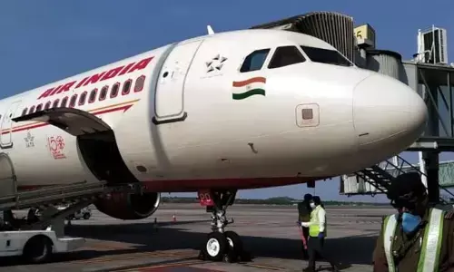 విమానంలో ప్రయాణికుడిపై మూత్ర విసర్జన