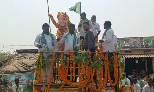 సర్వాయి పాపన్న అందరికీ ఆదర్శప్రాయుడు