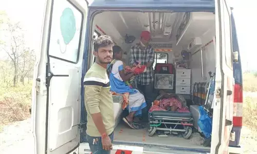 చాకచక్యంగా వ్యవహరించిన అంబులెన్సు సిబ్బంది.. తల్లి బిడ్డ క్షేమం