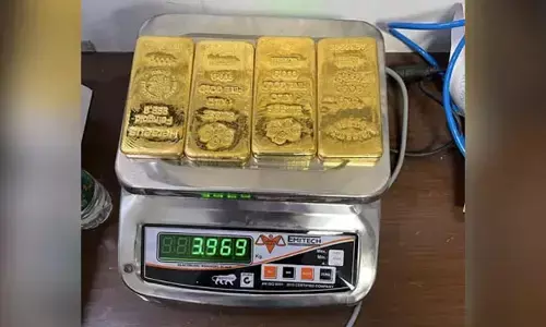 విమాన టాయిలెట్‌లో భారీగా బంగారం స్వాధీనం..