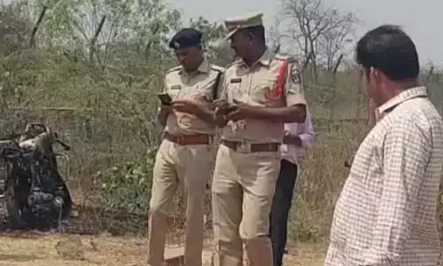 మేడ్చల్ జిల్లాలో దారుణం: ద్విచక్ర వాహనంతో సహా కాలి బూడిదైన వ్యక్తి.. ఏం జరిగిందంటే..?