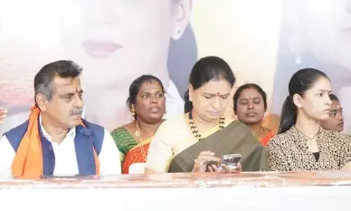 మహిళలంటే ఇంకా చిన్న చూపే : మాజీ మంత్రి డీకే అరుణ