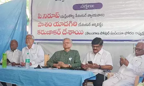 వెంటిలేటర్ పై ప్రజాస్వామ్యం..
