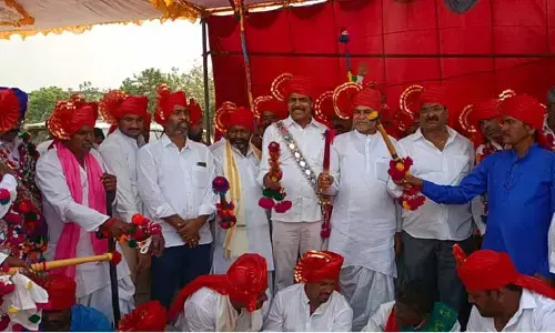 గిరిజన నృత్యంలో పాలుపంచుకున్న ఎమ్మెల్యే..