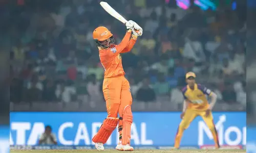 చివరి ఓవర్‌లో చితక్కొట్టిన గుజరాత్ జెయింట్స్.. యూపీ వారియర్స్ టార్గెట్ ఎంతంటే..?