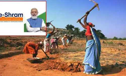 ఈ -శ్రామ్ ప్రమాద బీమా పేరిట వసూళ్ల పర్వం..