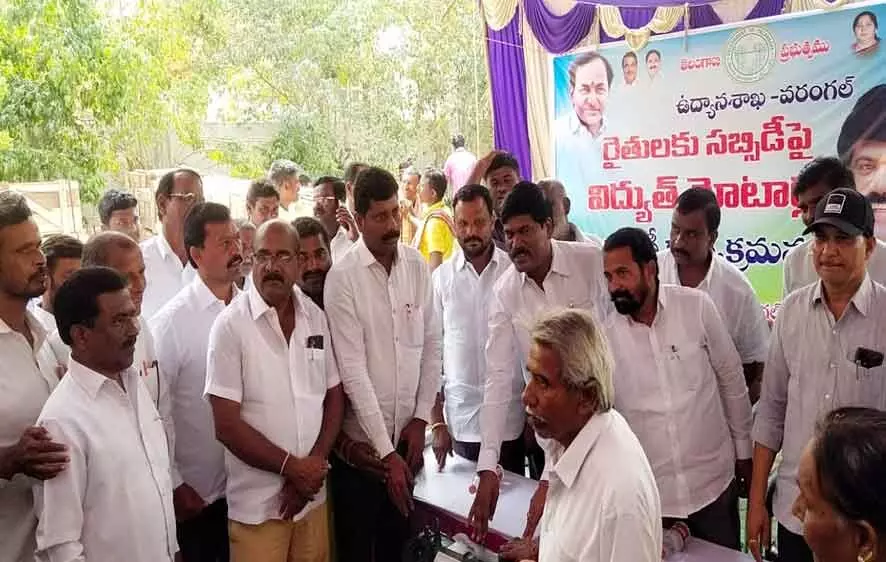 సబ్సిడీతో మోటార్ల పంపిణీ.. సబ్సిడీతో మోటార్ల పంపిణీ..