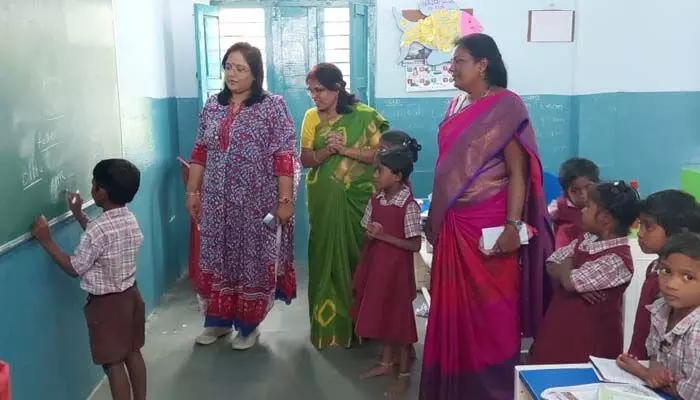 పాఠశాలలను సందర్శించిన రాష్ట్ర విద్యాశాఖ కమిషనర్ దేవసేన.. పాఠశాలలను సందర్శించిన రాష్ట్ర విద్యాశాఖ కమిషనర్ దేవసేన..