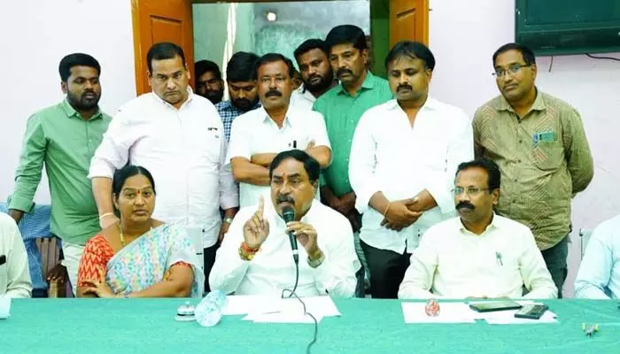 మహిళా సాధికారతకు ప్రభుత్వం పెద్దపీట: మంత్రి ఎర్రబెల్లి మహిళా సాధికారతకు ప్రభుత్వం పెద్దపీట: మంత్రి ఎర్రబెల్లి