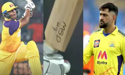 మహిళా క్రికెటర్ బ్యాట్ పై MSD 07.. నెట్టింట వైరల్ అవుతున్న ఫోటోలు
