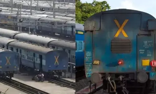 రైలు చివరి బోగి వెనుక X మార్క్ ఎందుకుంటుందో తెలుసా..?