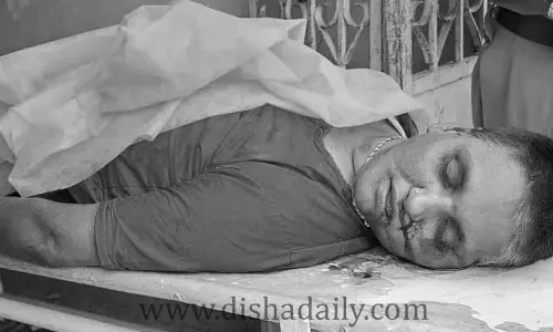 ఇసుక ట్రాక్టర్ ఢీకొని  మహిళ మృతి
