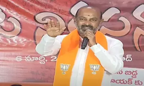 ప్రీతి శవానికి 4 రోజుల పాటు ట్రీట్⁬మెంట్ చేశారు.. బండి సంజయ్