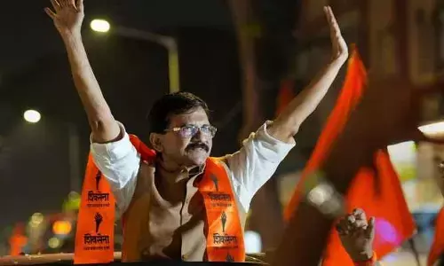 తాలిబన్, అల్ ఖైదా వలె కేంద్రం వ్యవహరిస్తొంది: సంజయ్ రౌత్