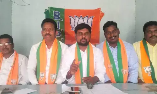 మంత్రి ఇంద్రకరణ్ రెడ్డి కబ్జాల పై చర్చకు సిద్దం..