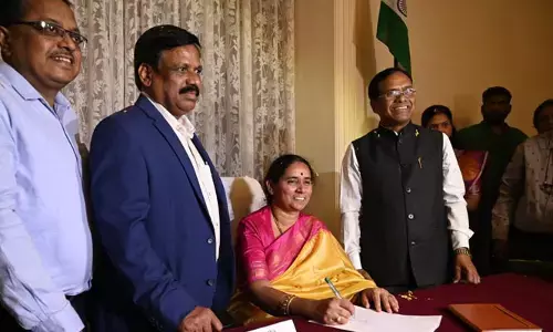 మహిళా వర్సిటీ ఇంచార్జ్ వీసీ బాధ్యతలు చేపట్టిన విజ్ఞులత
