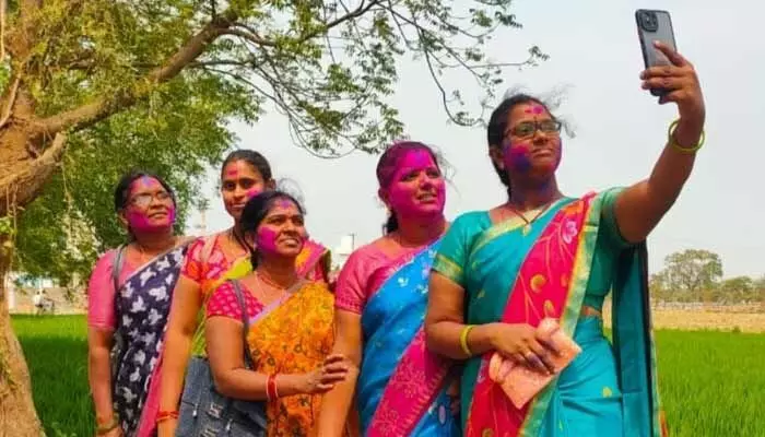 ఆర్మూర్లో ఘనంగా హోలీ వేడుకలు ఆర్మూర్లో ఘనంగా హోలీ వేడుకలు