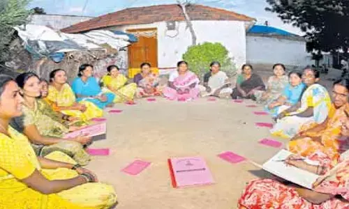 మహిళలకు కేసీఆర్ గుడ్ న్యూస్.. వడ్డీలేని రుణాలు విడుదల?