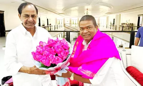 సీఎం కేసీఆర్ ఆశీర్వాదం తీసుకున్న జీవన్ రెడ్డి