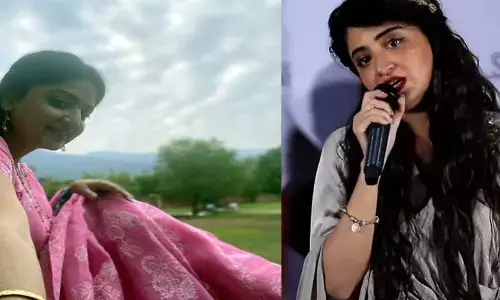 Poonam Kaur: ప్లీజ్ నన్ను అలా చూడొద్దు: వేదికపై కన్నీళ్లు పెట్టుకున్న పూనమ్