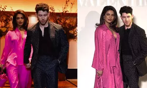 Priyanka Chopra:  బ్రా లెస్ పింక్ గౌనులో ప్రియాంక.. అందాలన్నీ ఆరుబయటే