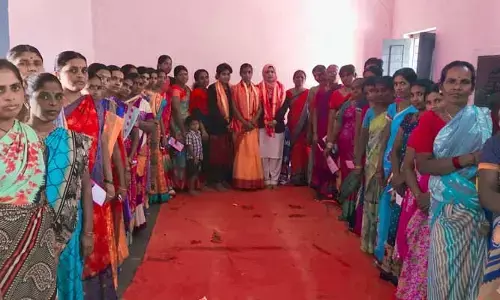 అన్నింట్లోనూ మహిళలు ముందుండాలి